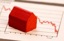 UK property market: prices fall on quarterly basis, says Halifax
